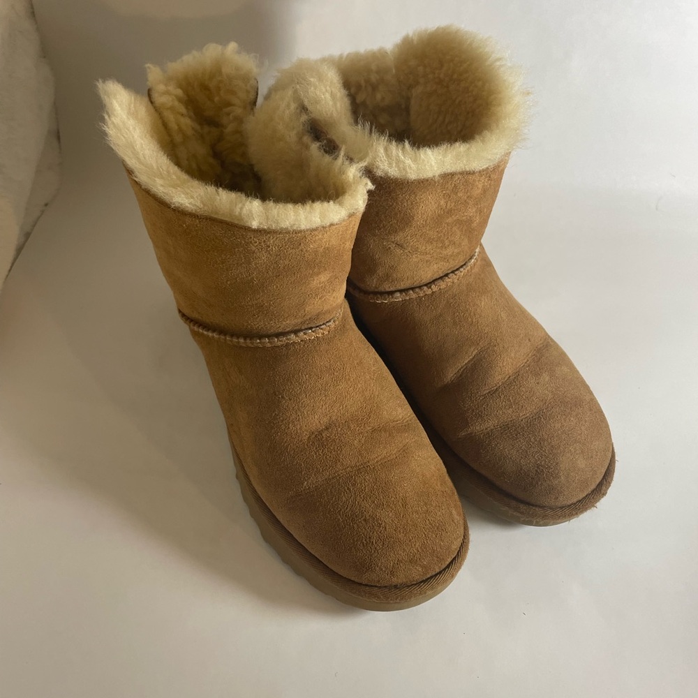 UGG Bow Boots Tan - Picture 3 of 5